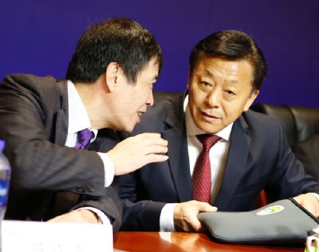 这里充满节日的气氛，欢乐的生活。